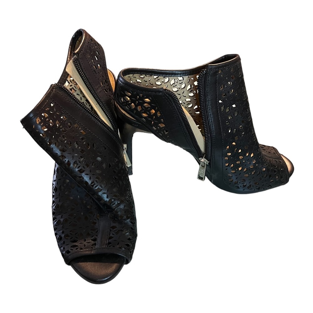 Ann Taylor - Women Ankle boot size 6M - Picture 2 of 3